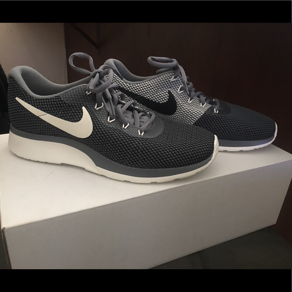 Women’s Nike tanjun Racer shoe grey size 7 - Picture 1 of 5